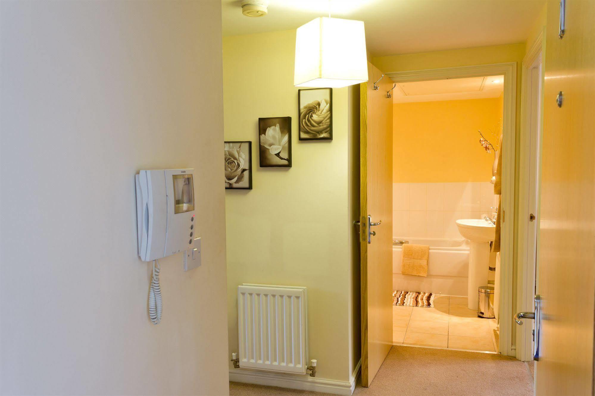 The Lindley Suite - Simple2Let Serviced Apartments Huddersfield Exterior foto