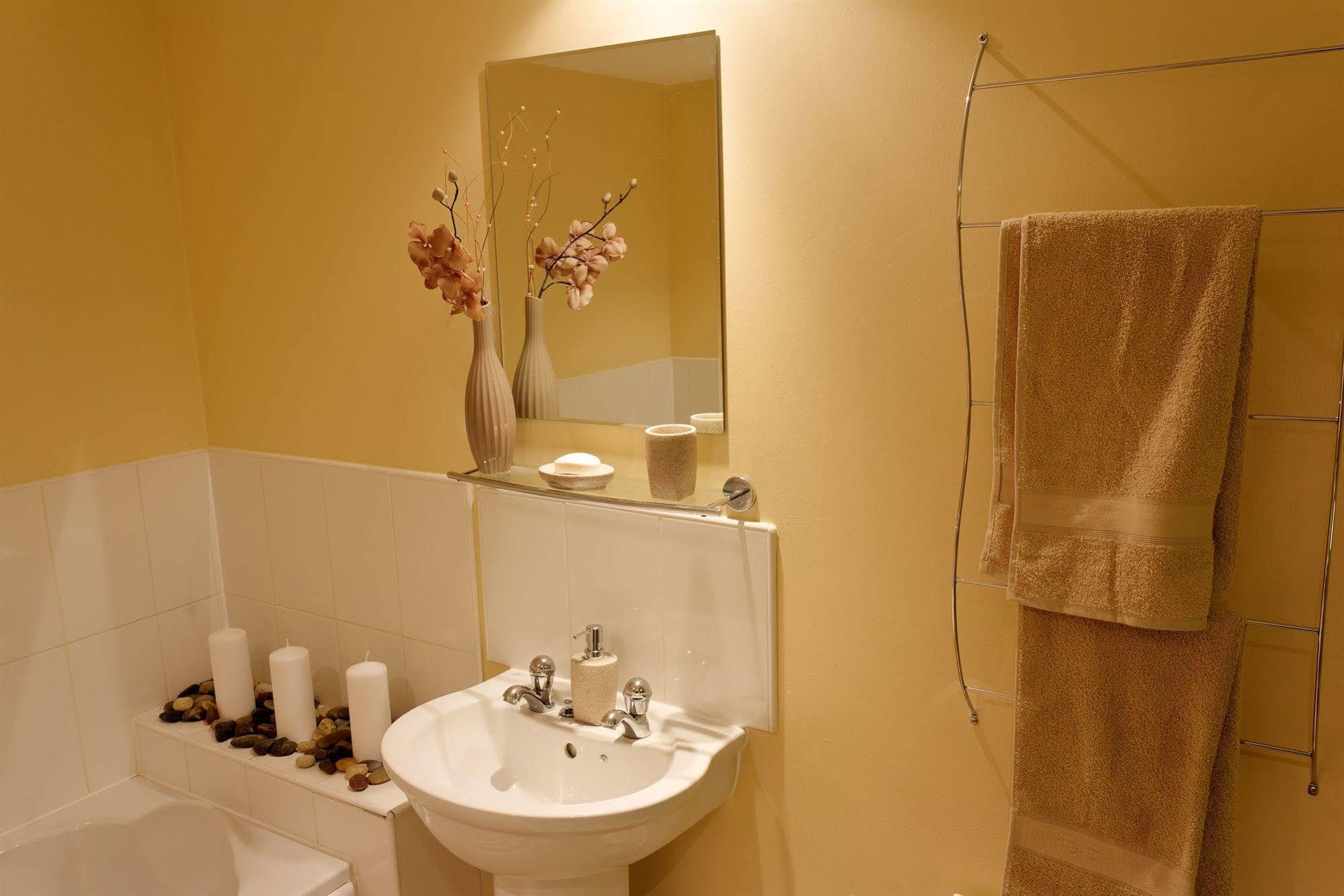 The Lindley Suite - Simple2Let Serviced Apartments Huddersfield Exterior foto