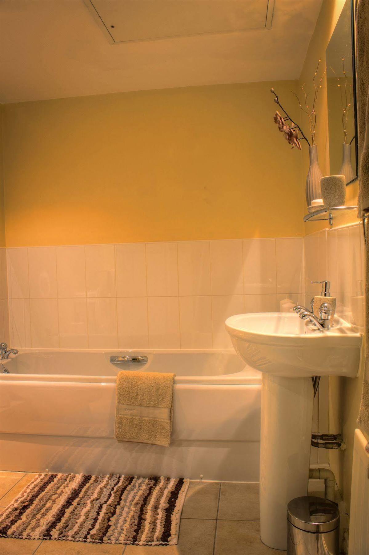 The Lindley Suite - Simple2Let Serviced Apartments Huddersfield Exterior foto