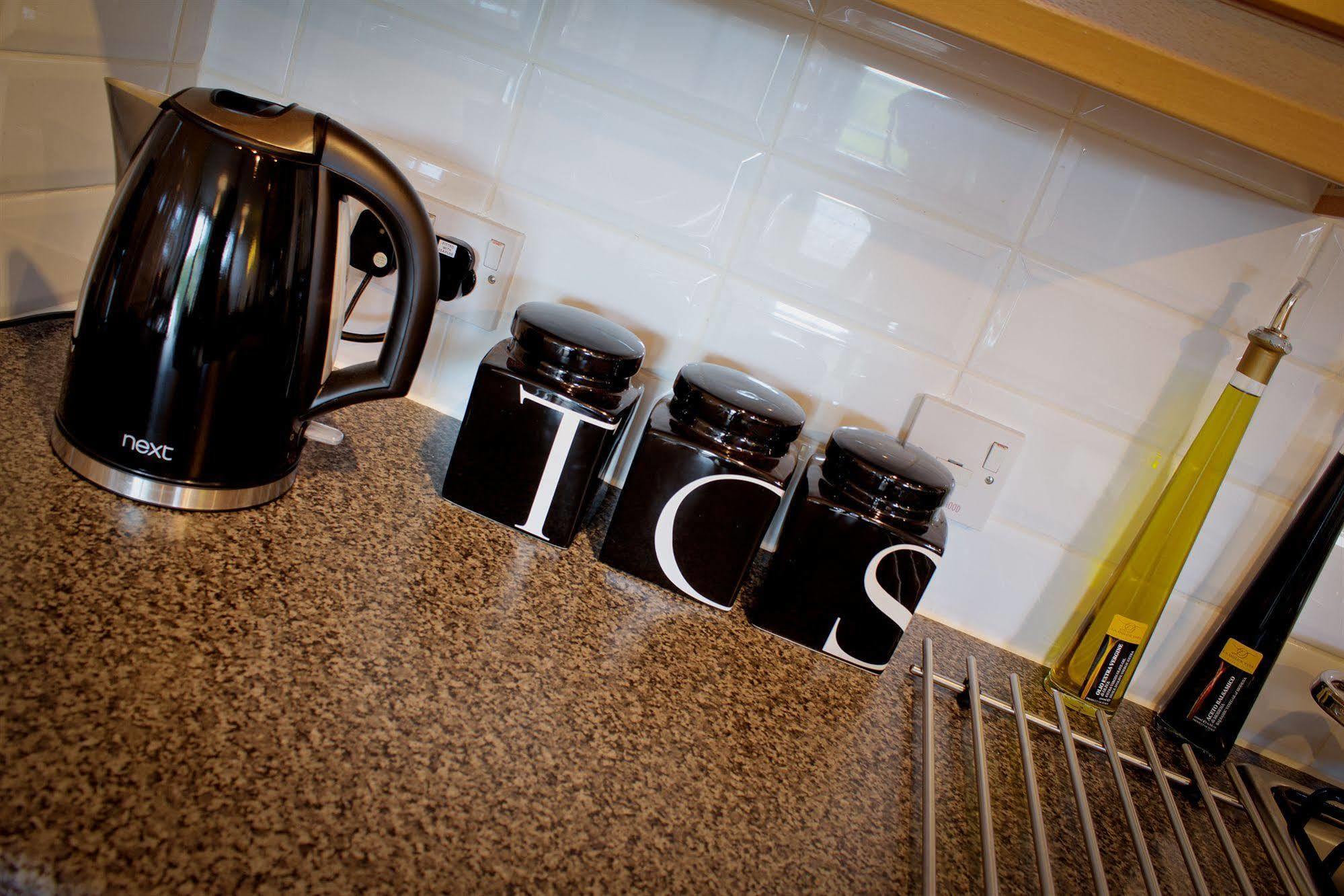 The Lindley Suite - Simple2Let Serviced Apartments Huddersfield Exterior foto